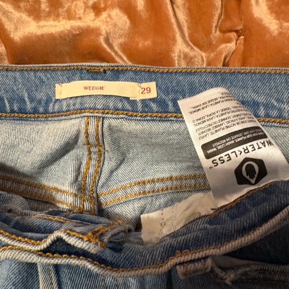 Levi’s Premium Wedgie 29 Blue Jeans Denim 99% Cotton 👖 - Picture 6 of 8